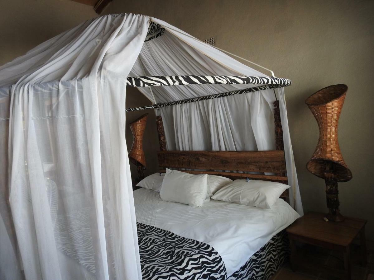 Norman Carr Cottage Monkey Bay Esterno foto